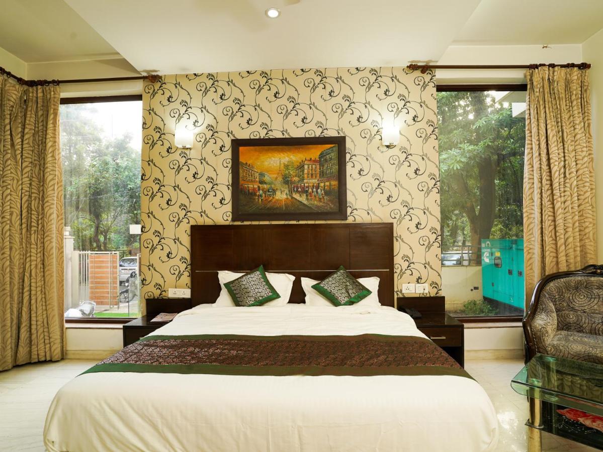 Lime Tree Hotel Sushant Lok Gurgaon Sector 29 Next To Iffco Chowk Metro Exteriör bild