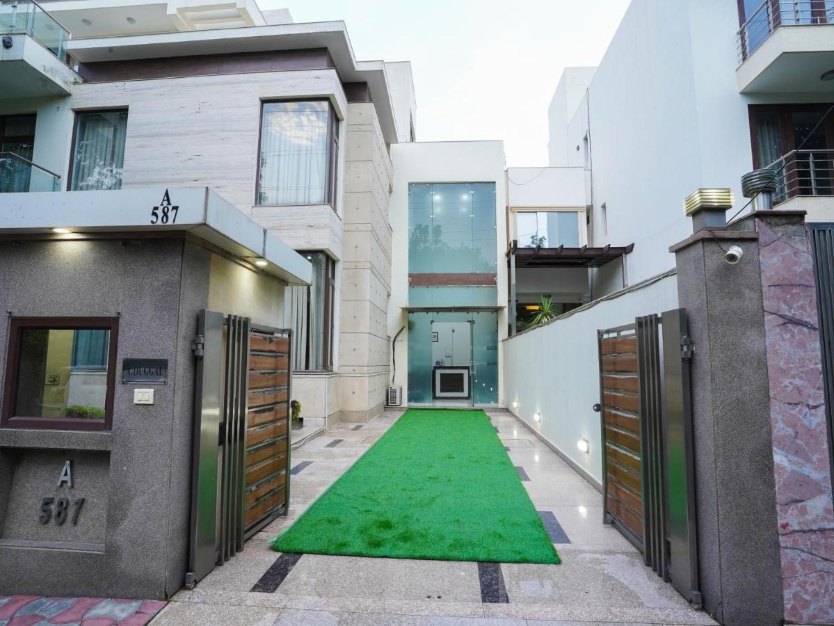 Lime Tree Hotel Sushant Lok Gurgaon Sector 29 Next To Iffco Chowk Metro Exteriör bild
