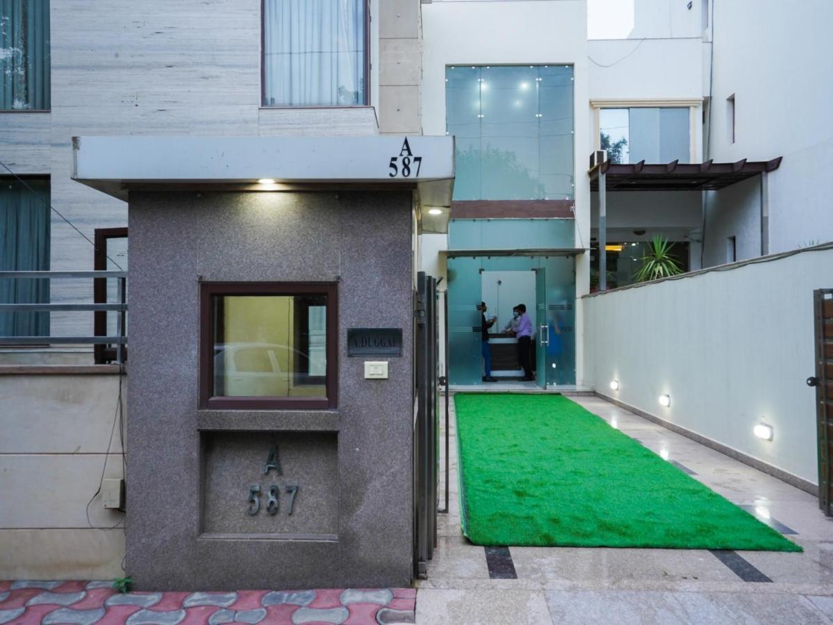 Lime Tree Hotel Sushant Lok Gurgaon Sector 29 Next To Iffco Chowk Metro Exteriör bild