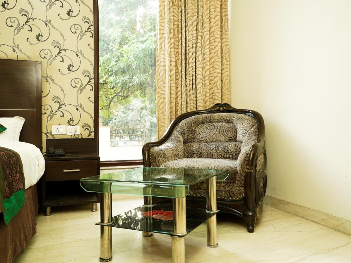 Lime Tree Hotel Sushant Lok Gurgaon Sector 29 Next To Iffco Chowk Metro Exteriör bild