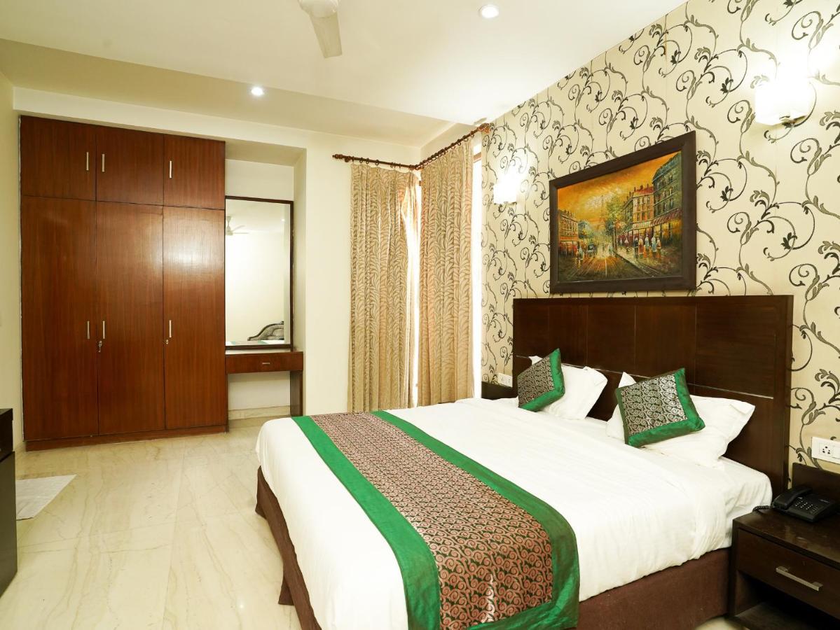 Lime Tree Hotel Sushant Lok Gurgaon Sector 29 Next To Iffco Chowk Metro Exteriör bild