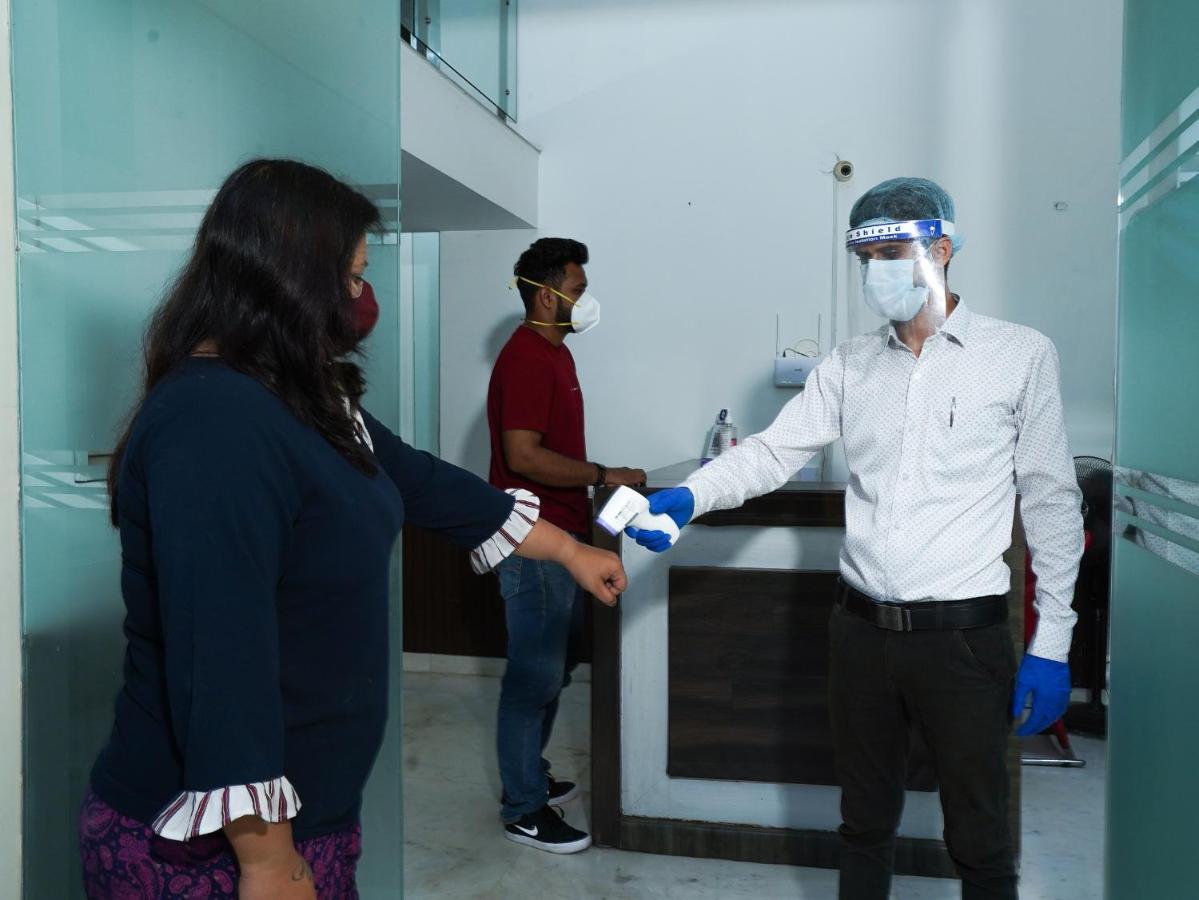 Lime Tree Hotel Sushant Lok Gurgaon Sector 29 Next To Iffco Chowk Metro Exteriör bild