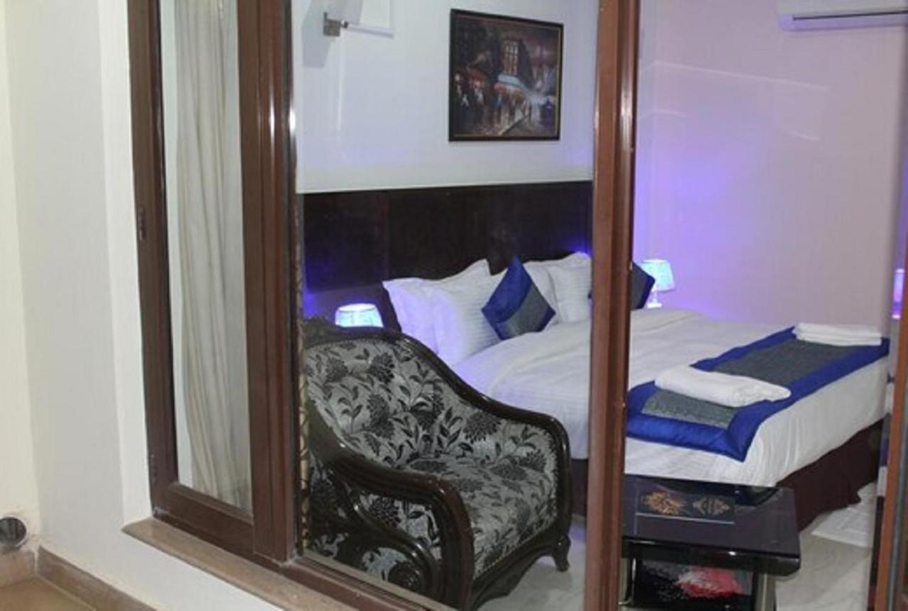 Lime Tree Hotel Sushant Lok Gurgaon Sector 29 Next To Iffco Chowk Metro Exteriör bild
