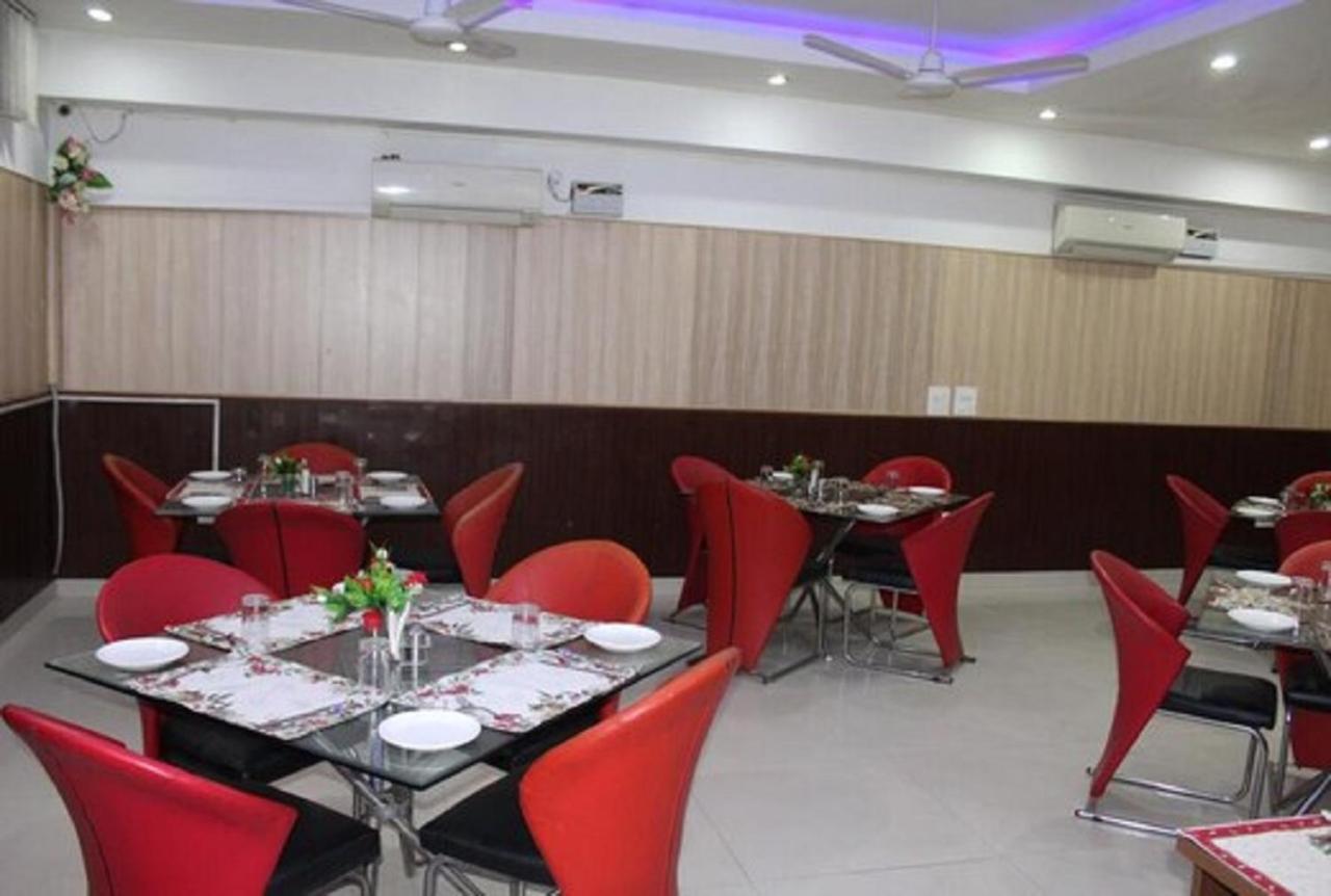Lime Tree Hotel Sushant Lok Gurgaon Sector 29 Next To Iffco Chowk Metro Exteriör bild