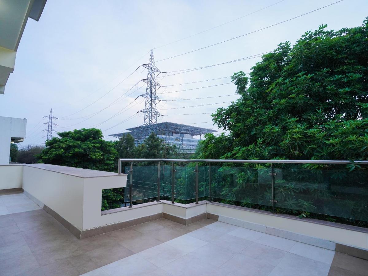 Lime Tree Hotel Sushant Lok Gurgaon Sector 29 Next To Iffco Chowk Metro Exteriör bild