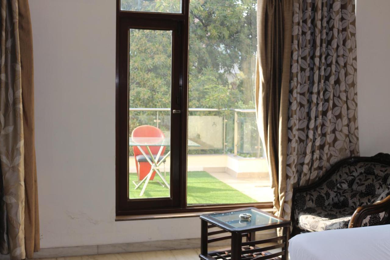 Lime Tree Hotel Sushant Lok Gurgaon Sector 29 Next To Iffco Chowk Metro Exteriör bild