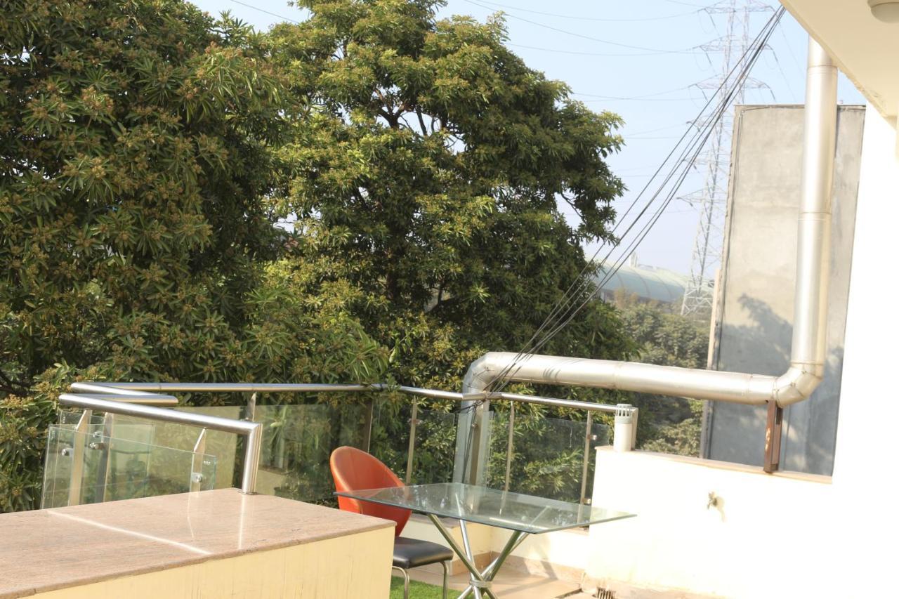 Lime Tree Hotel Sushant Lok Gurgaon Sector 29 Next To Iffco Chowk Metro Exteriör bild