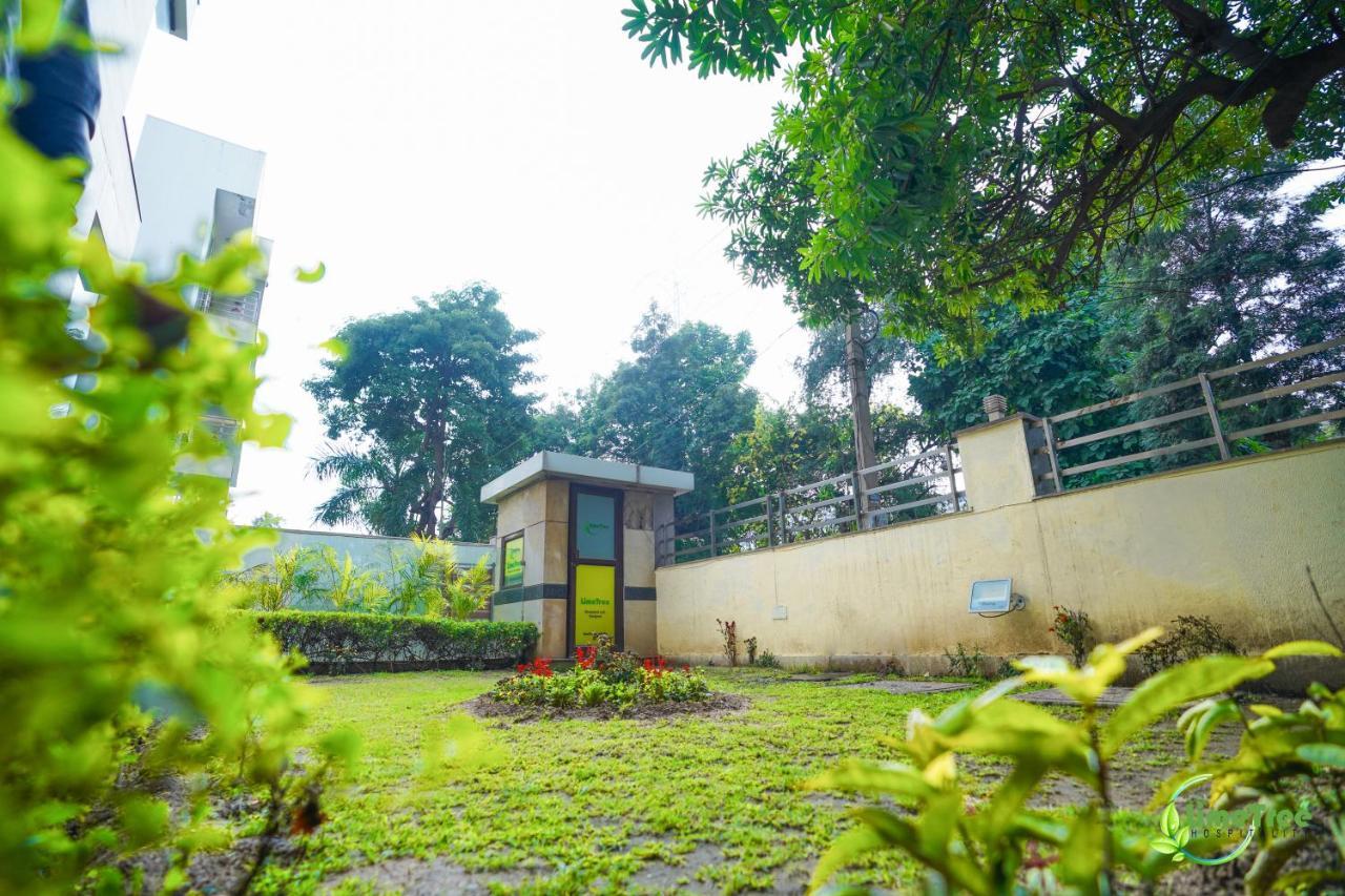 Lime Tree Hotel Sushant Lok Gurgaon Sector 29 Next To Iffco Chowk Metro Exteriör bild